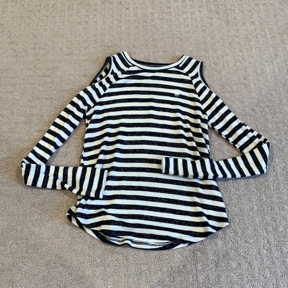 long sleeve shirt shoulder less abercrombie top - Picture 1 of 1